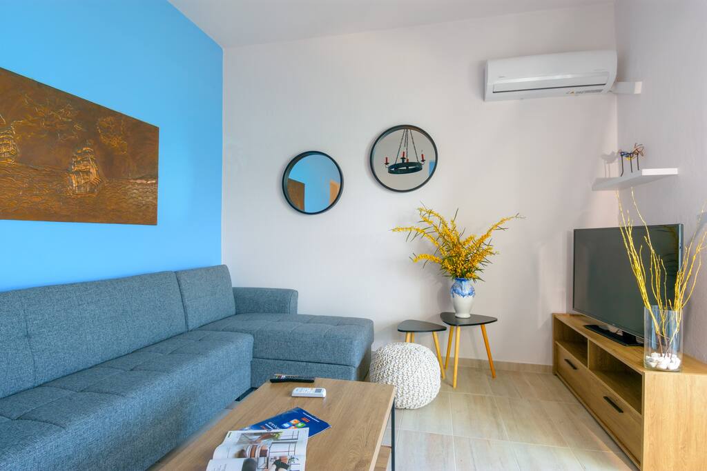 margarita's-seafront-luxury-apartment/