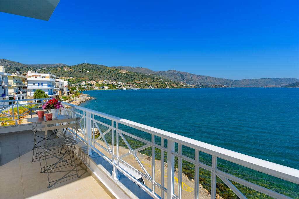 margarita's-seafront-luxury-apartment/