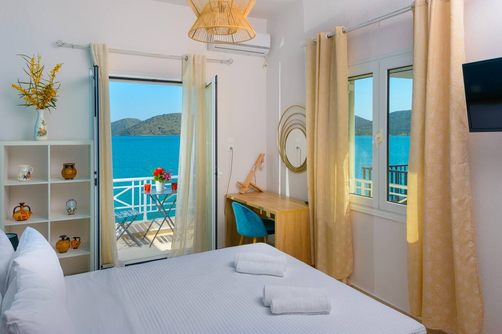 margarita's-seafront-luxury-apartment/