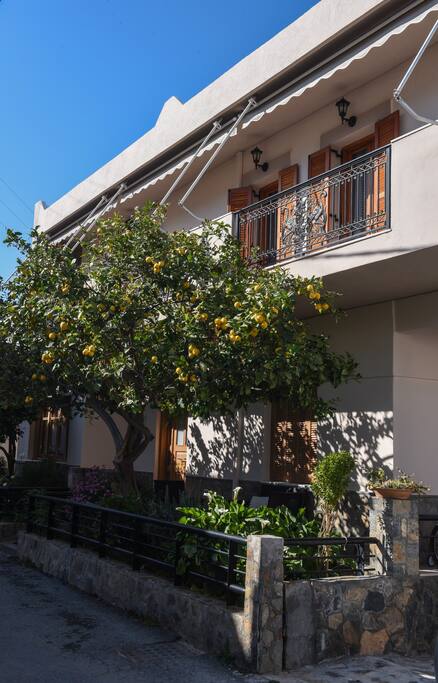 3-bedroom-family-home-in-elounda-center-euaggelia/