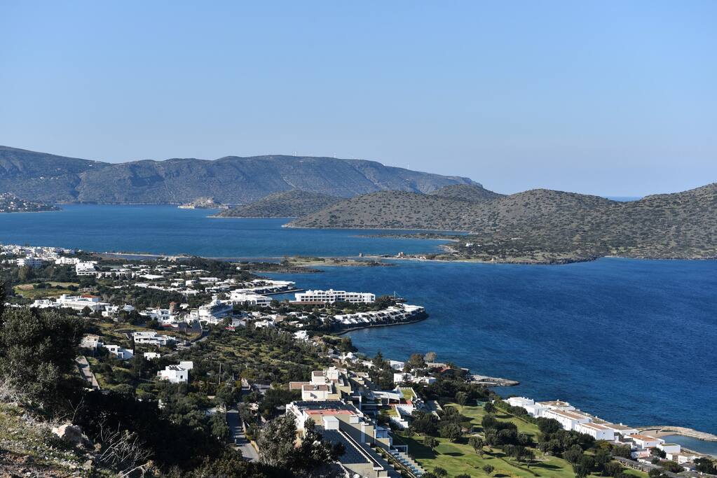 3-bedroom-family-home-in-elounda-center-euaggelia/