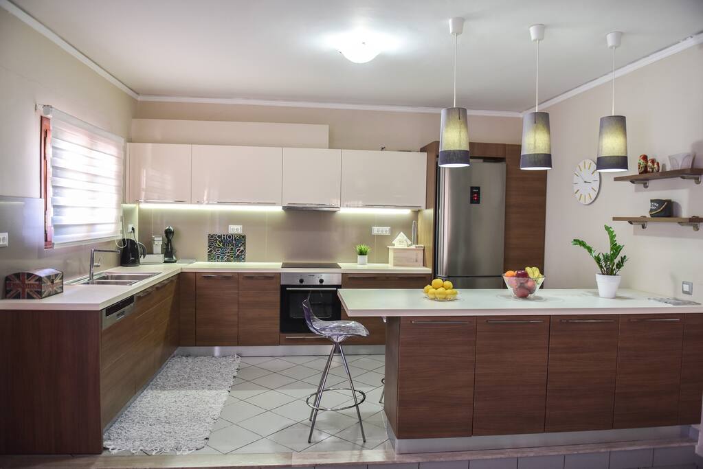 3-bedroom-family-home-in-elounda-center-euaggelia/