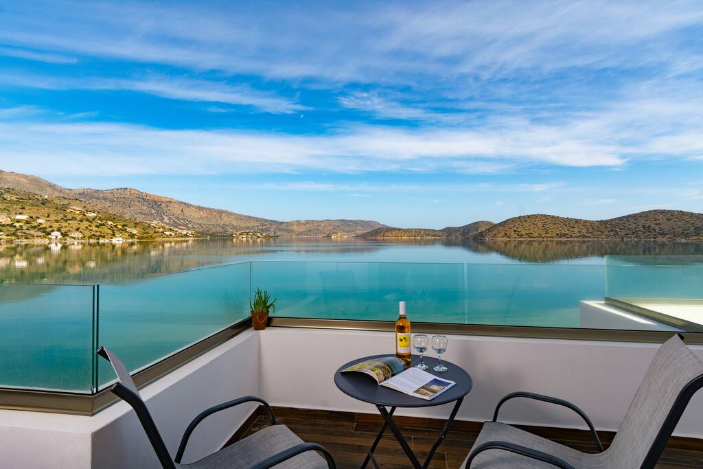 elounda-harmony-sea-front-apartment/