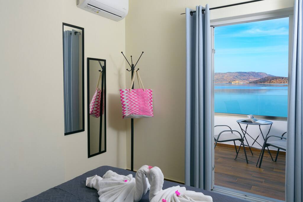 elounda-harmony-sea-front-apartment/