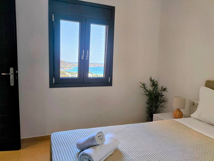 minimal-panoramic-sea-view-villa-in-elounda/