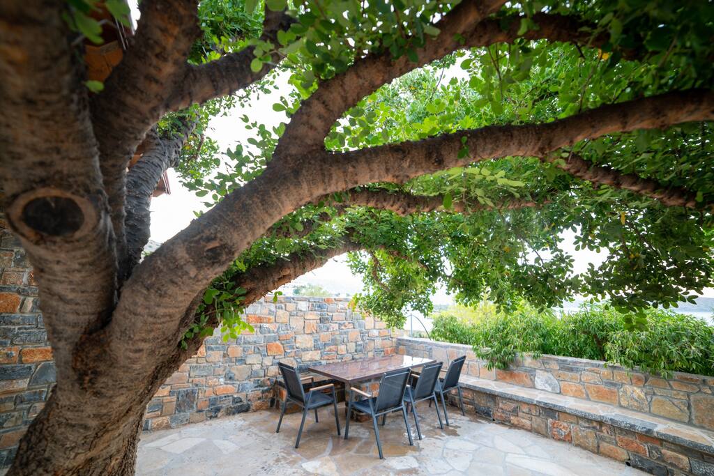 minimal-panoramic-sea-view-villa-in-elounda/