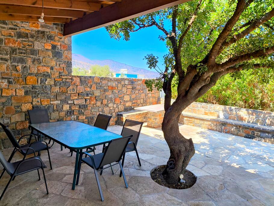 minimal-panoramic-sea-view-villa-in-elounda/