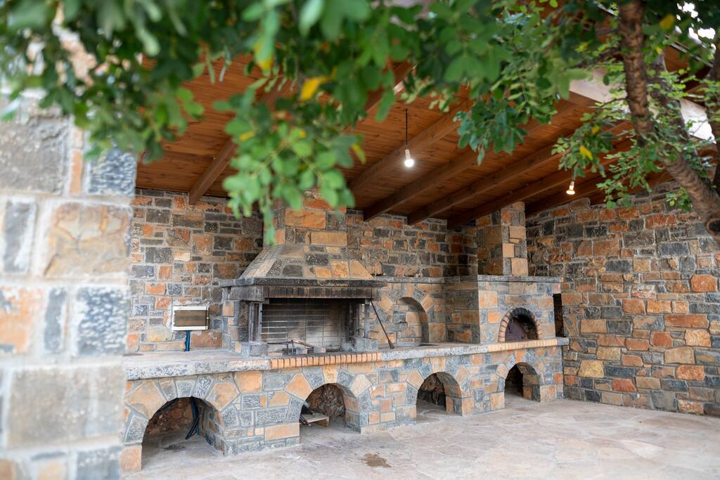 minimal-panoramic-sea-view-villa-in-elounda/