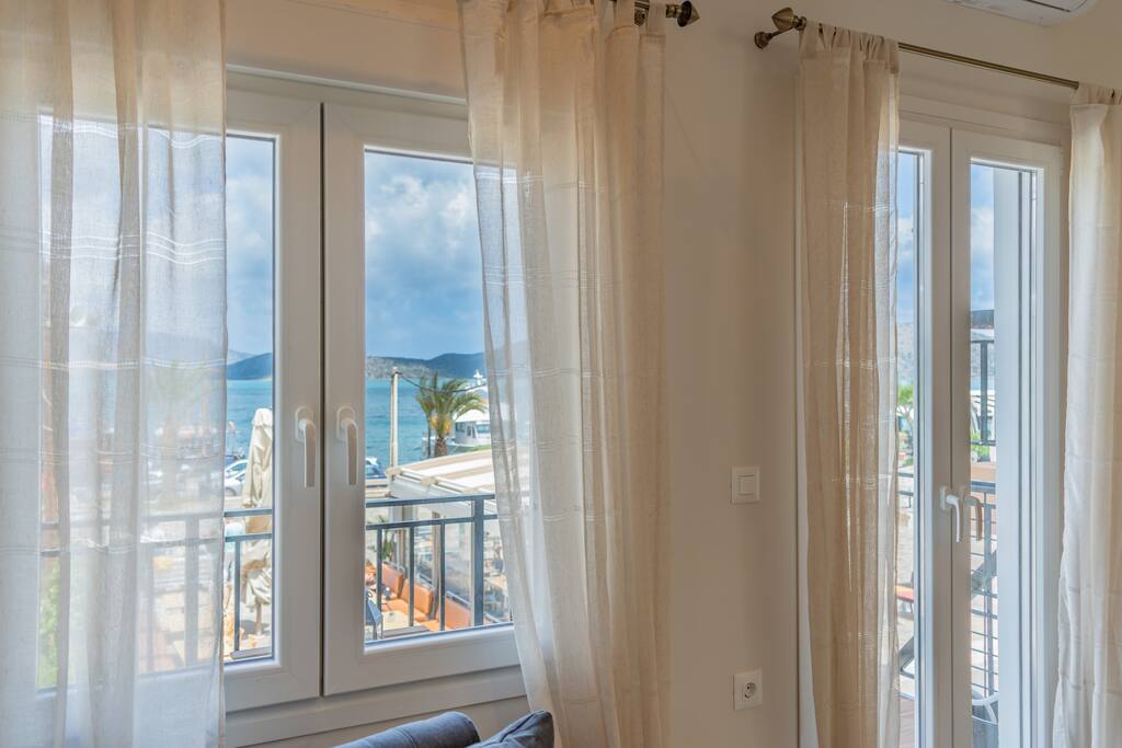 helios-luxury-apartment-with-rooftop-jacuzzi/