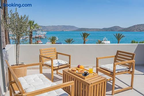 Elounda Helios Luxury Apartment with Rooftop Jacuzzi