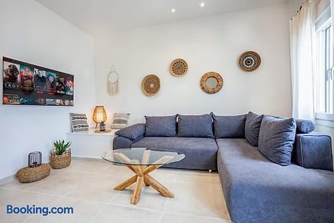 Elounda Helios Luxury Apartment with Rooftop Jacuzzi