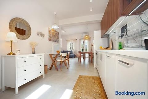 Elounda Helios Luxury Apartment with Rooftop Jacuzzi