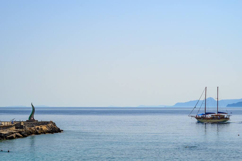 beachfront-luxury-3-bedroom-apt-agios-nikolaos/