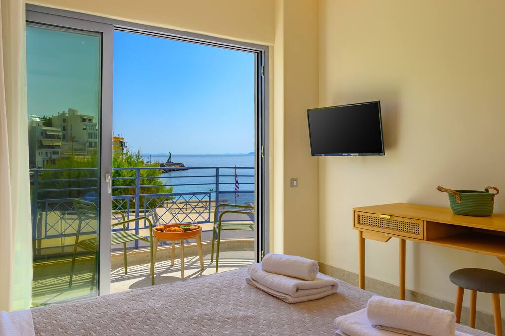 beachfront-luxury-3-bedroom-apt-agios-nikolaos/