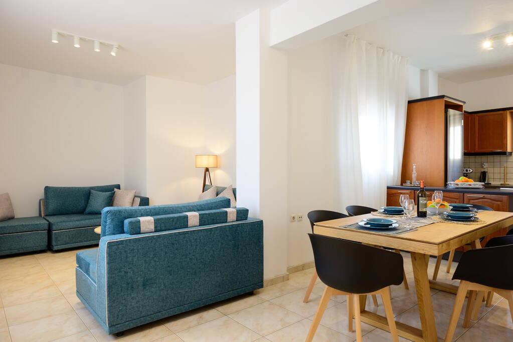 summer-retreat-3rd-floor/