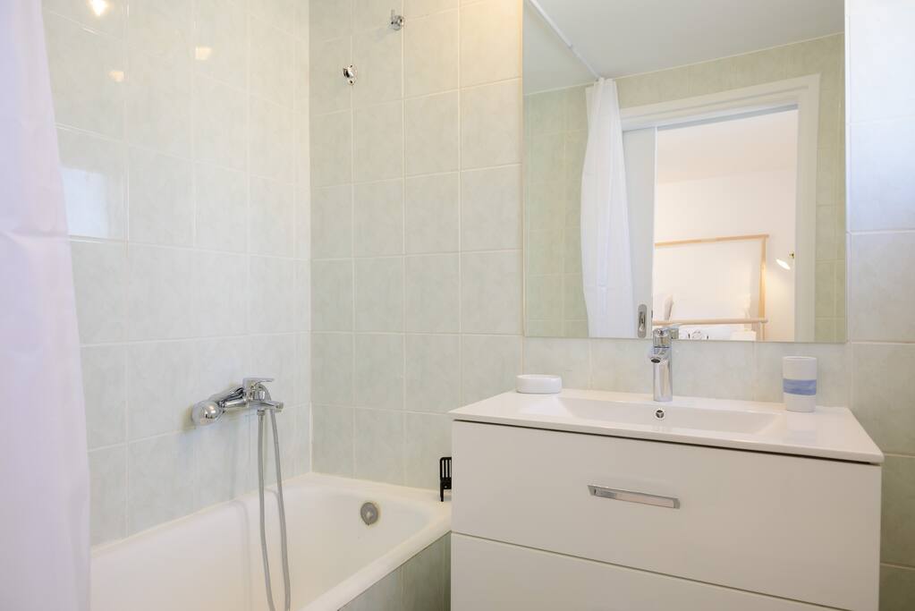 summer-retreat-sea-view-4th-floor/