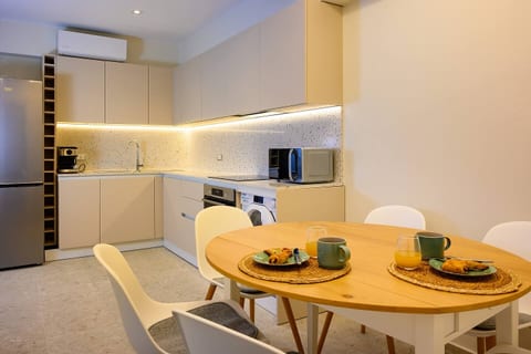 20 seconds to the beach deluxe Apartment