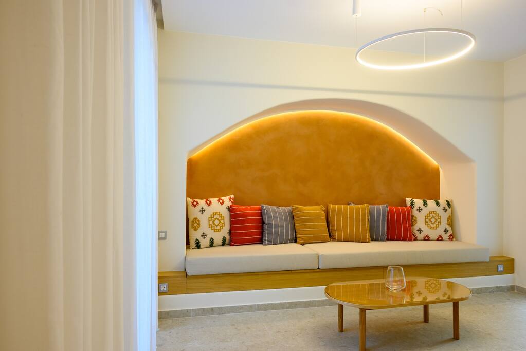 20-seconds-to-the-beach-deluxe-apartment/