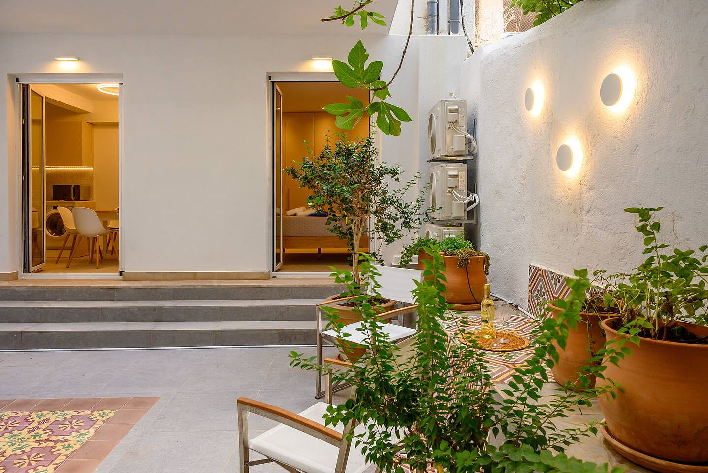 20 seconds to the beach deluxe Apartment