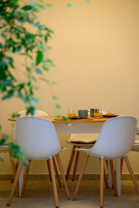 20-seconds-to-the-beach-deluxe-apartment/