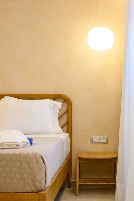 20-seconds-to-the-beach-deluxe-apartment/