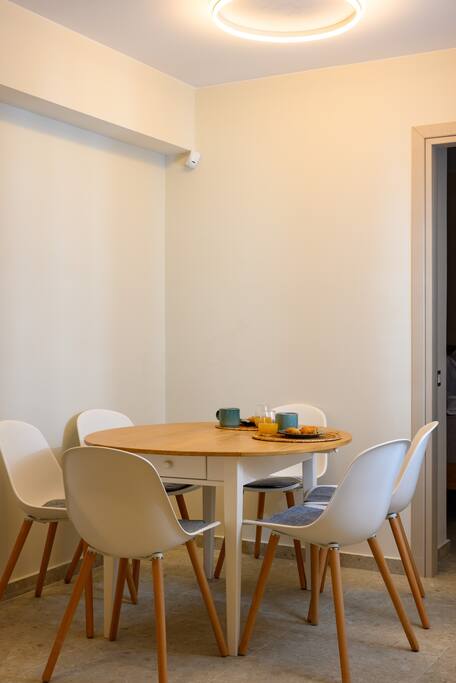 20-seconds-to-the-beach-deluxe-apartment/