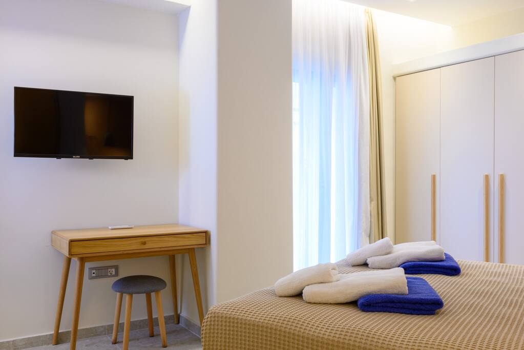 20-seconds-to-the-beach-deluxe-apartment/