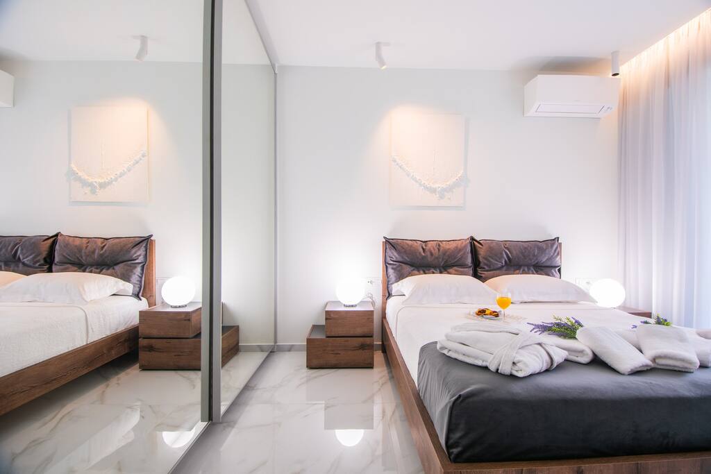 oikos-luxury-central-apartment/