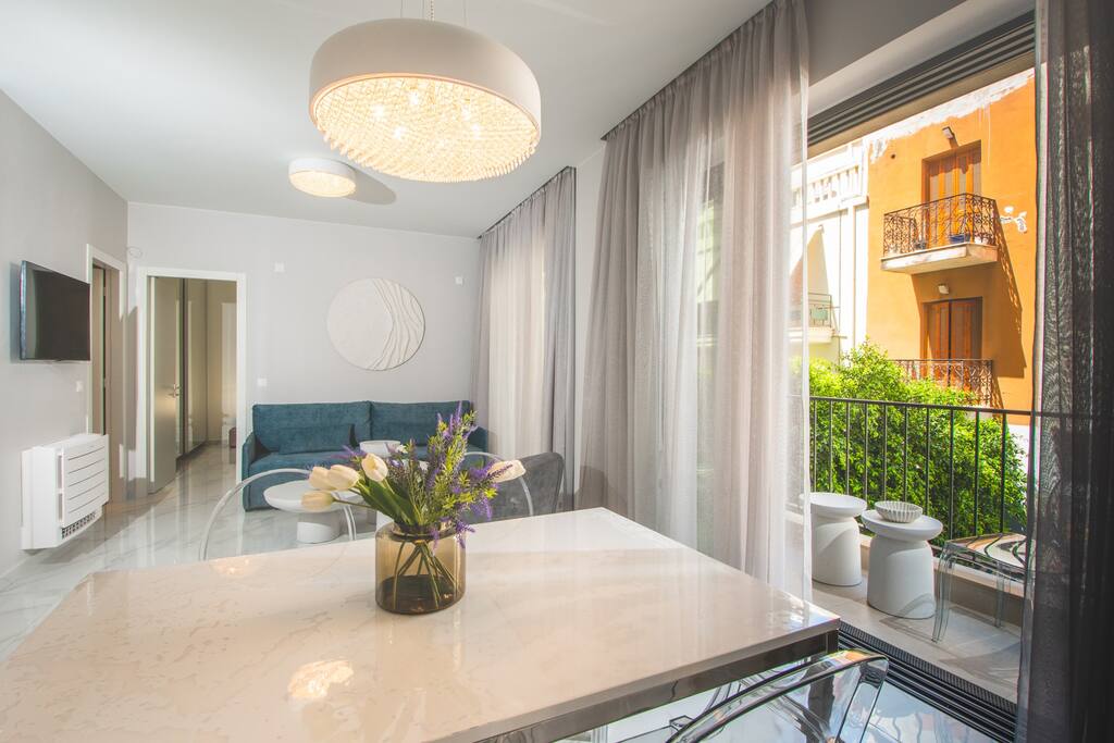 oikos-luxury-central-apartment/