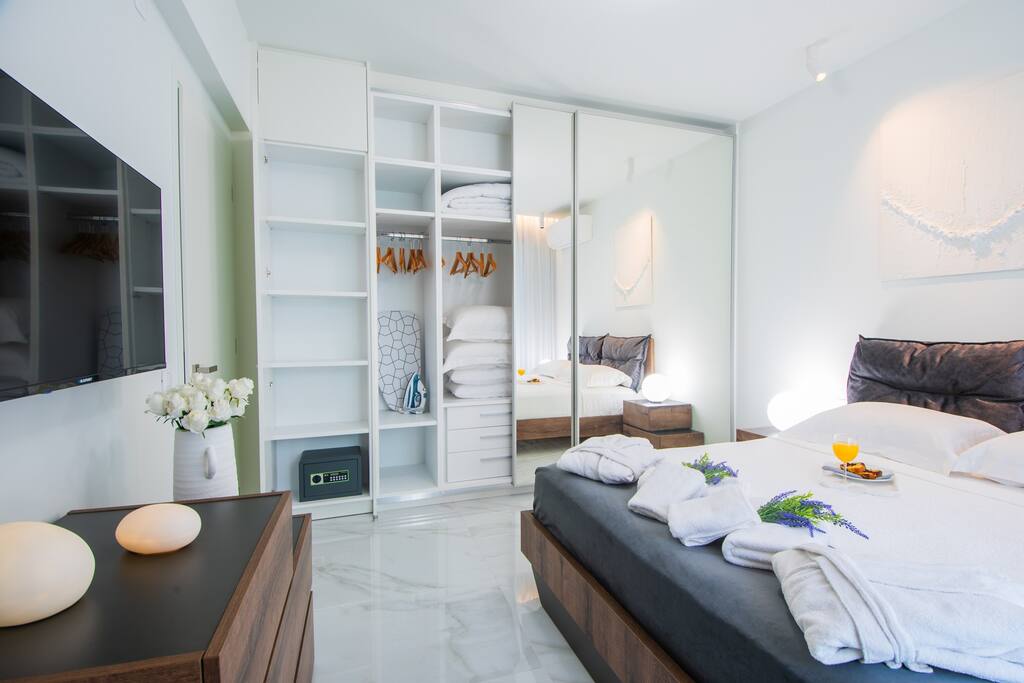 oikos-luxury-central-apartment/