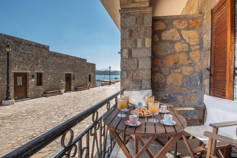Plaka on the water Ground floor