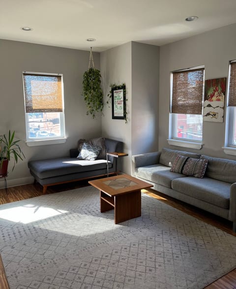 Modern Condo in Trendy Neighborhood
