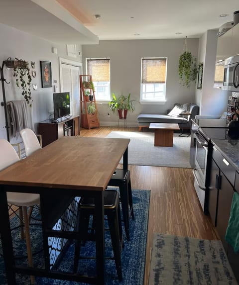 Modern Condo in Trendy Neighborhood