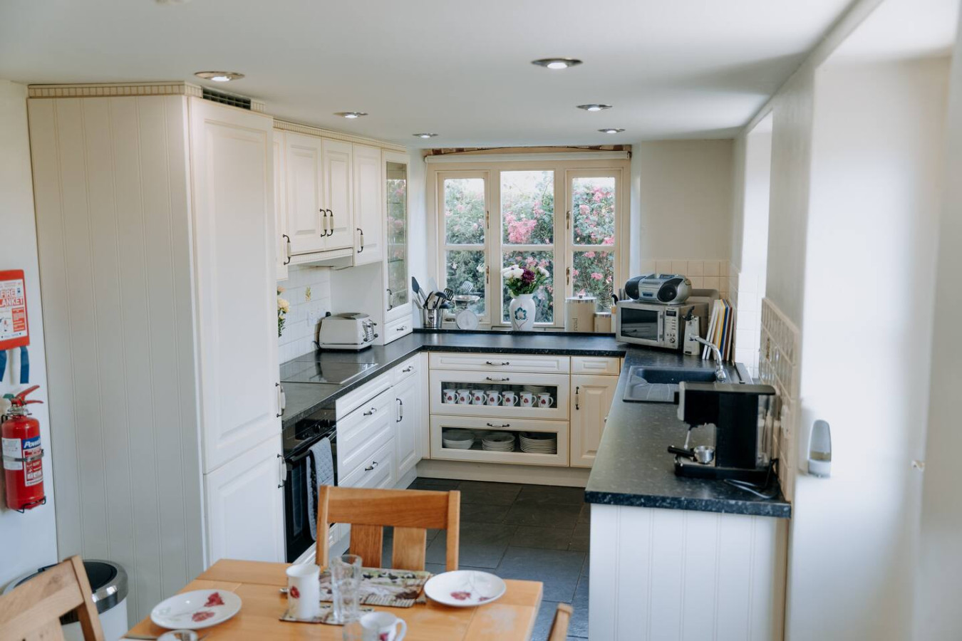 ha-penny-pool-rustic-rural-retreat-with-bbq-or-hot-tubor-play-room/