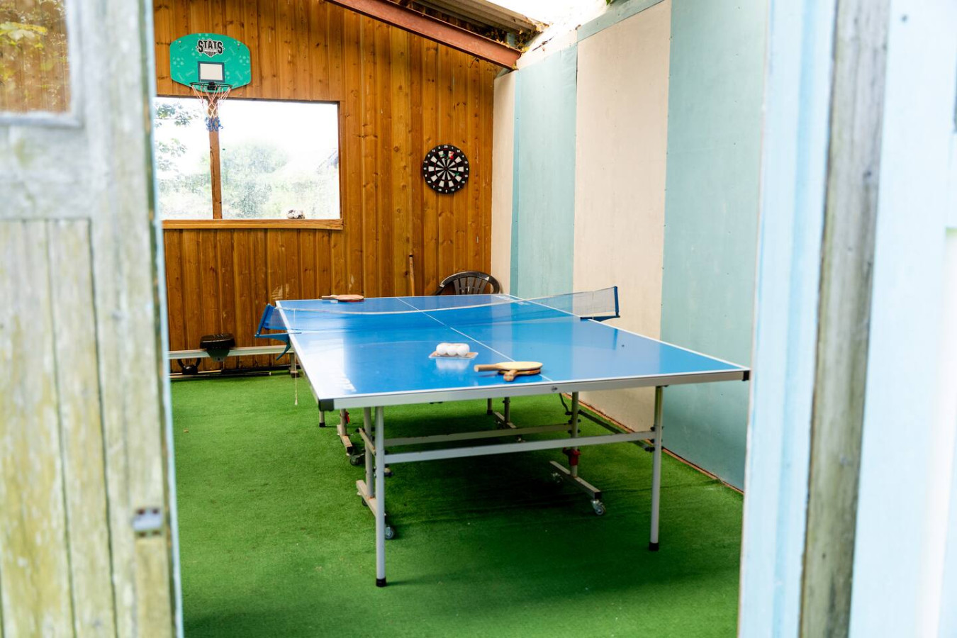 ha-penny-pool-rustic-rural-retreat-with-bbq-or-hot-tubor-play-room/