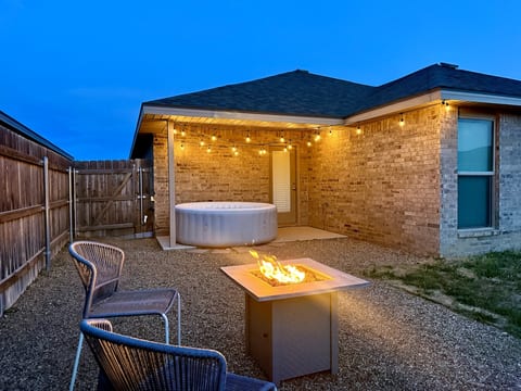 The Winsome Western - HotTub - PingPong - FirePit