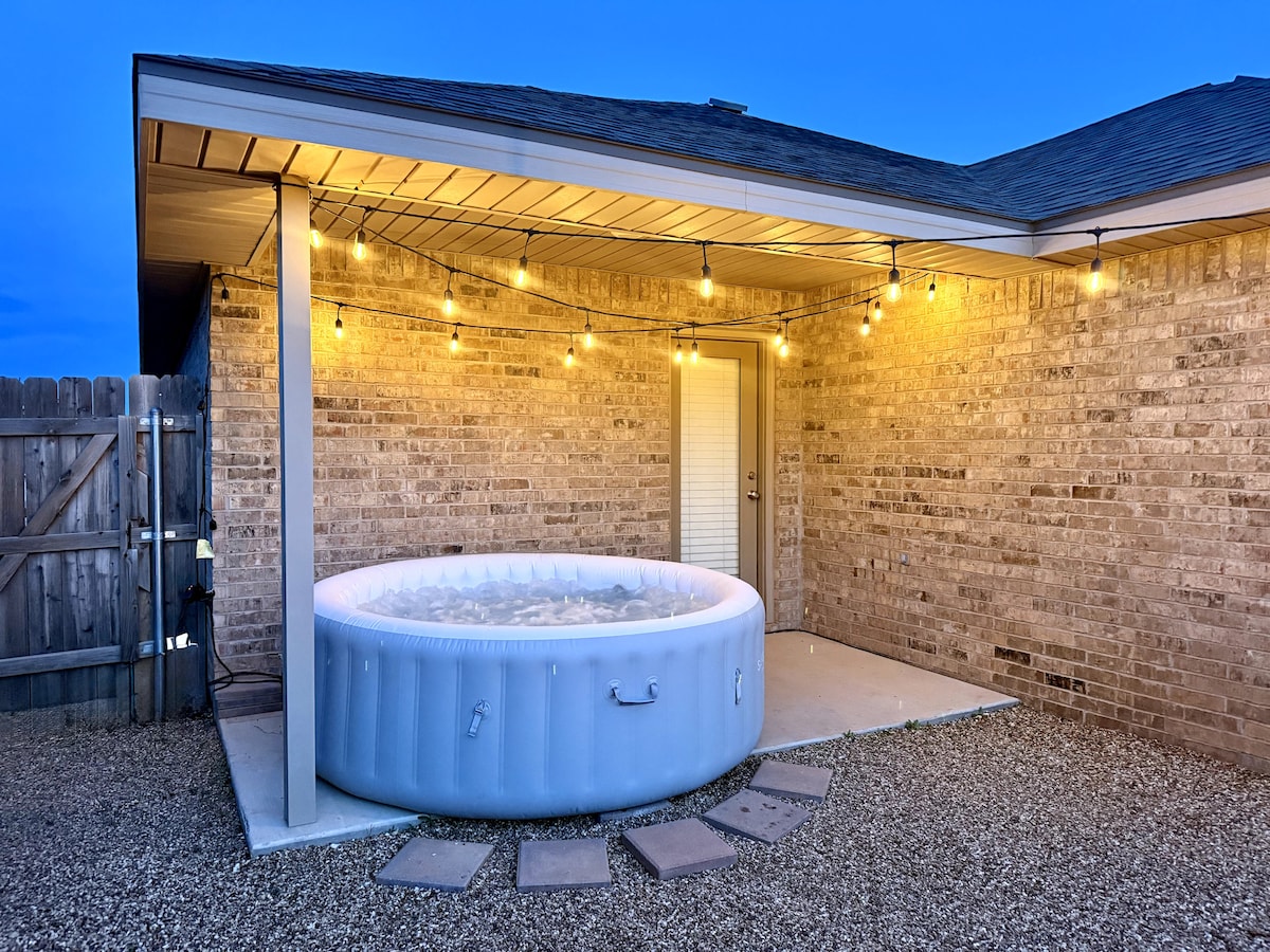 The Winsome Western - HotTub - PingPong - FirePit image 1