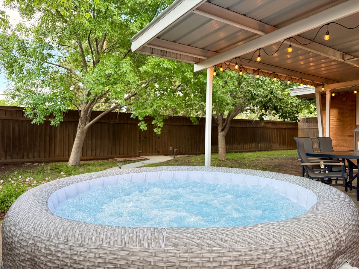 Gallery Getaway - HotTub - Ping Pong image 1