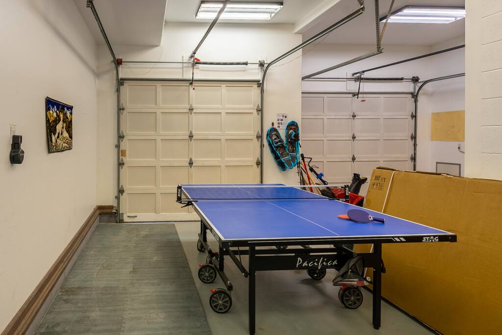 Massive Sundance Cabin, Huge hot tub, Sleeps 40+