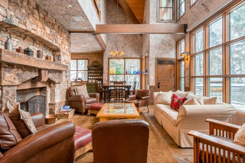 Massive Sundance Cabin, Huge hot tub, Sleeps 40+