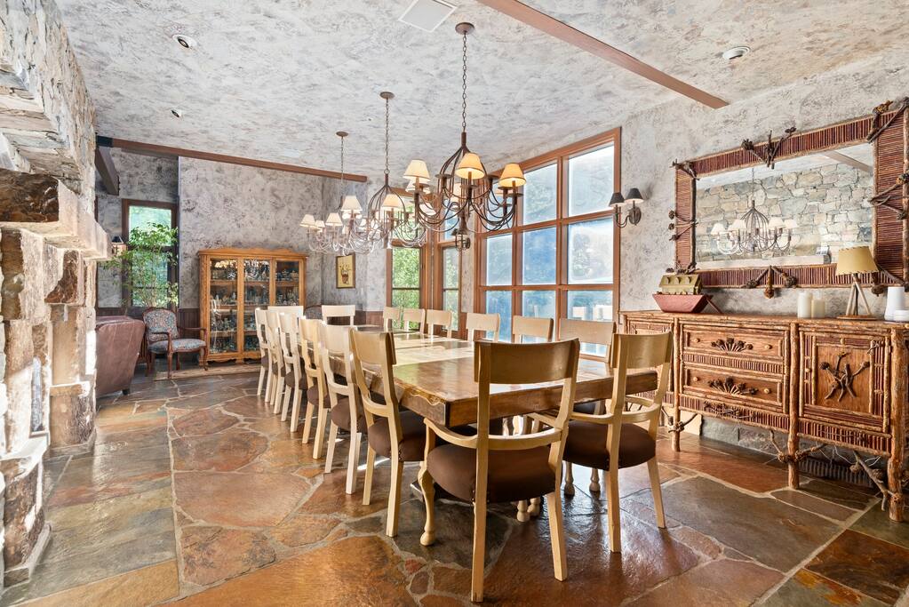 massive-sundance-cabin-huge-hot-tub-sleeps-40+/
