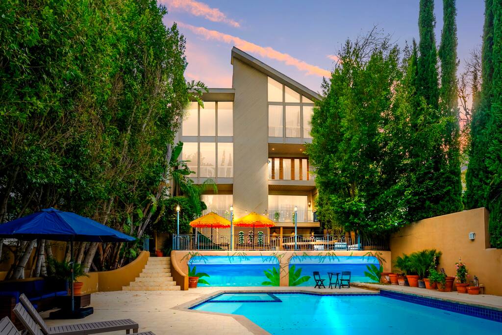 6BR/Music Studio/Pool/Spa/Games.