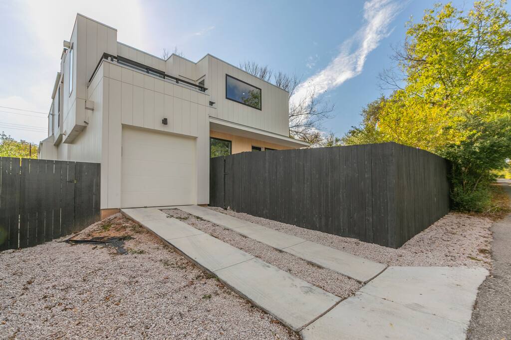Dream Home in the heart of Austin/ Back House