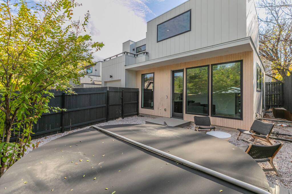 Dream Home in the heart of Austin/ Back House