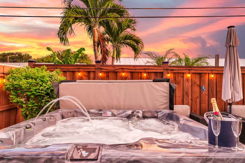 Beach Home: Hot Tub & Game Room - Cape Canaveral