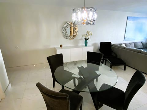 Hollywood Paradise Condo on the Bea