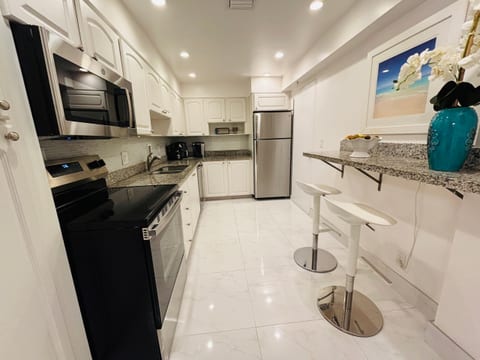 Hollywood Paradise Condo on the Bea