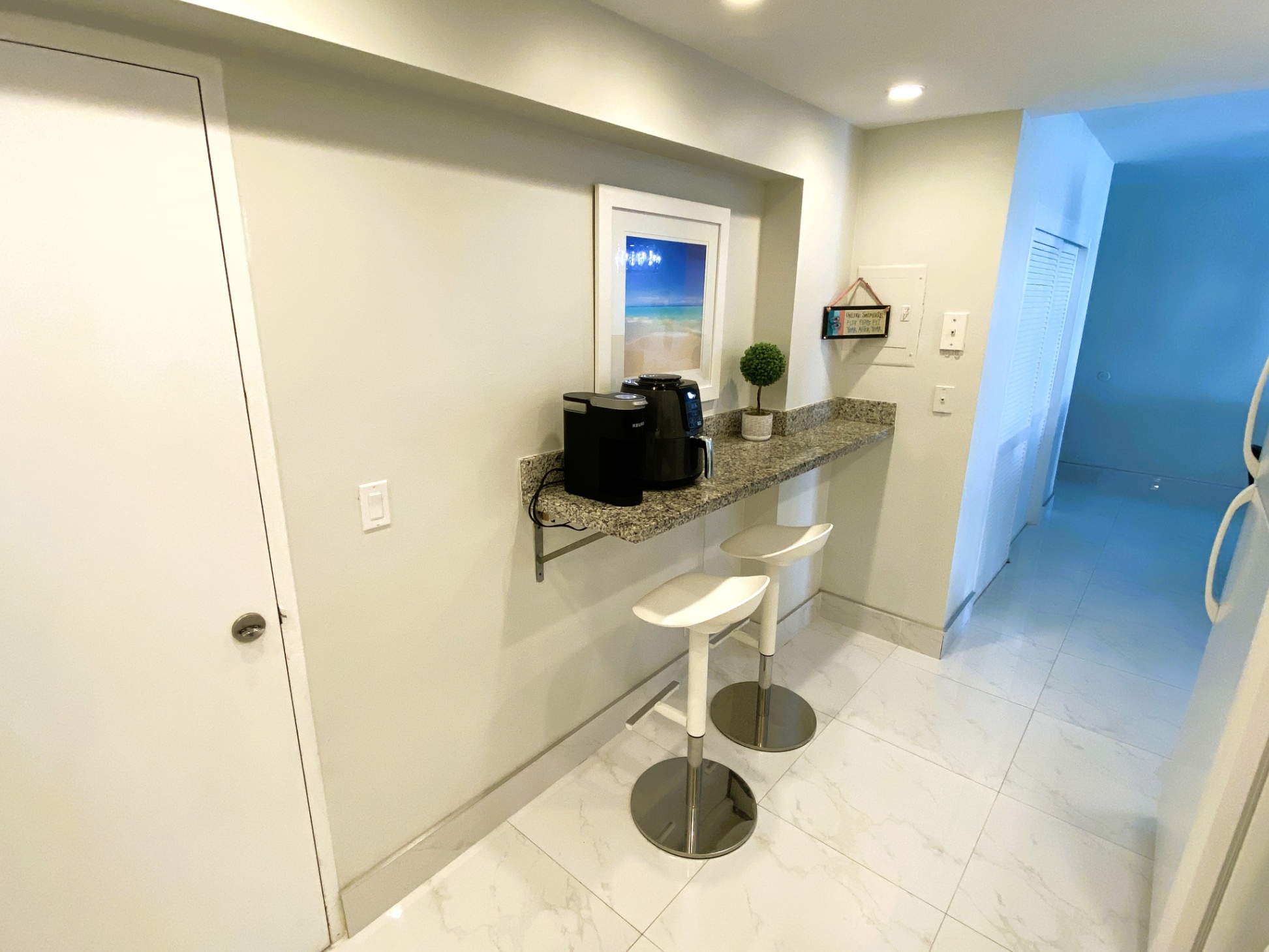 Hollywood Paradise Condo on the Bea