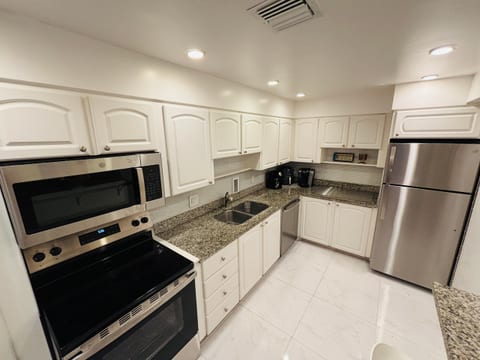 Hollywood Paradise Condo on the Bea