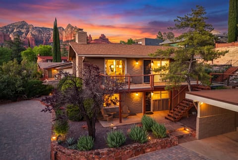 Panoramic Red Rock Views | Walk to Uptown